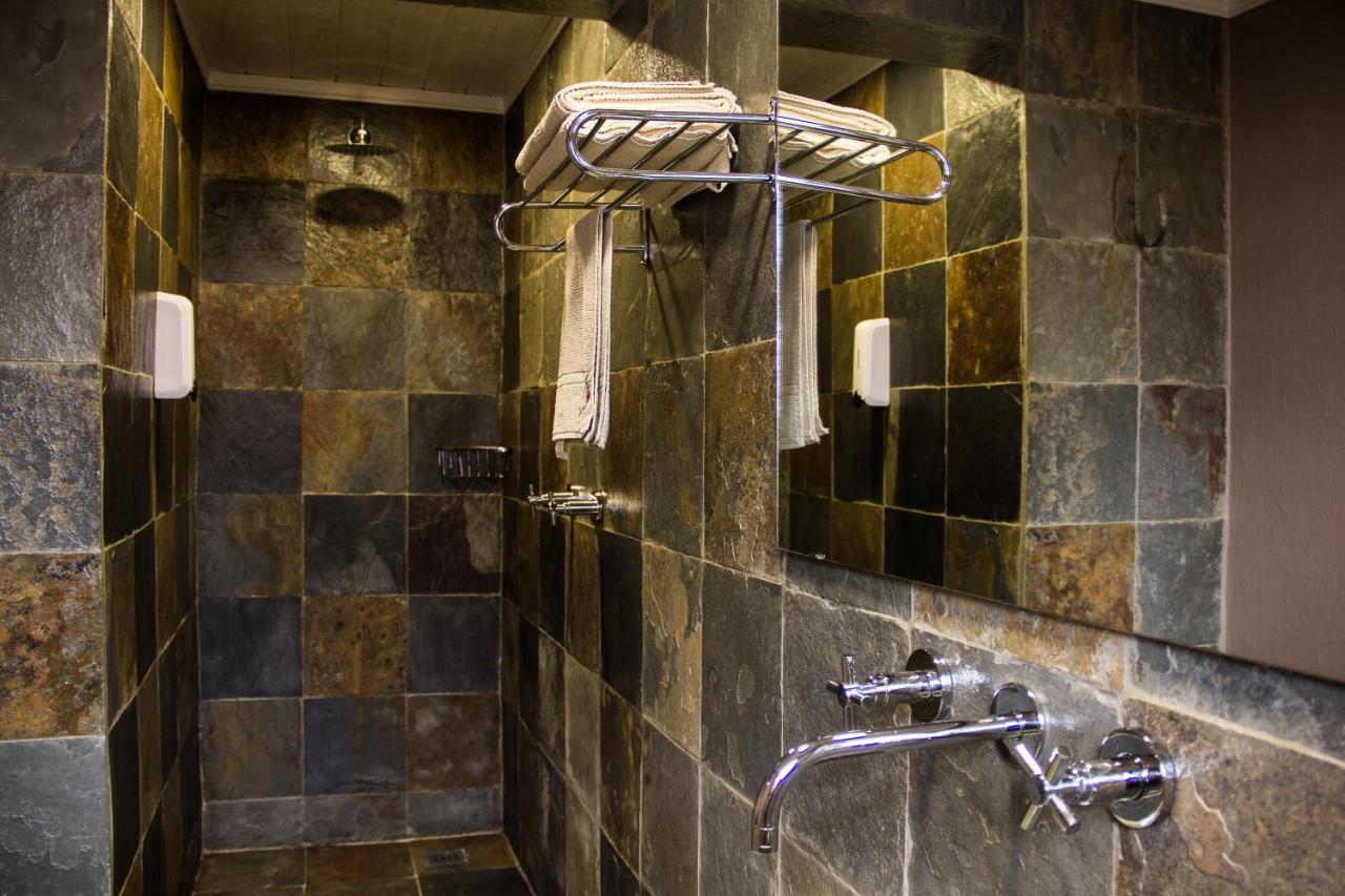Hotel Bougainviller Кампала Экстерьер фото