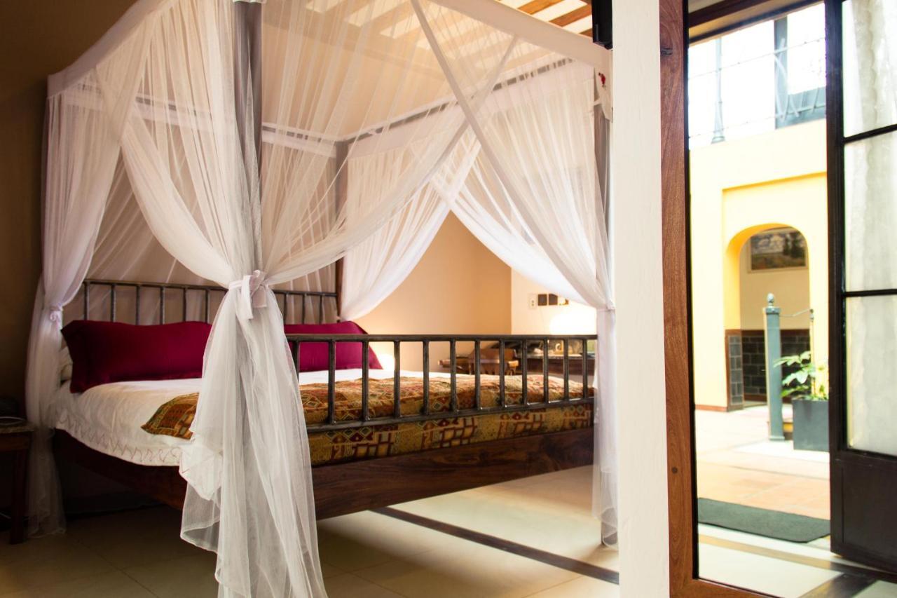 Hotel Bougainviller Кампала Экстерьер фото
