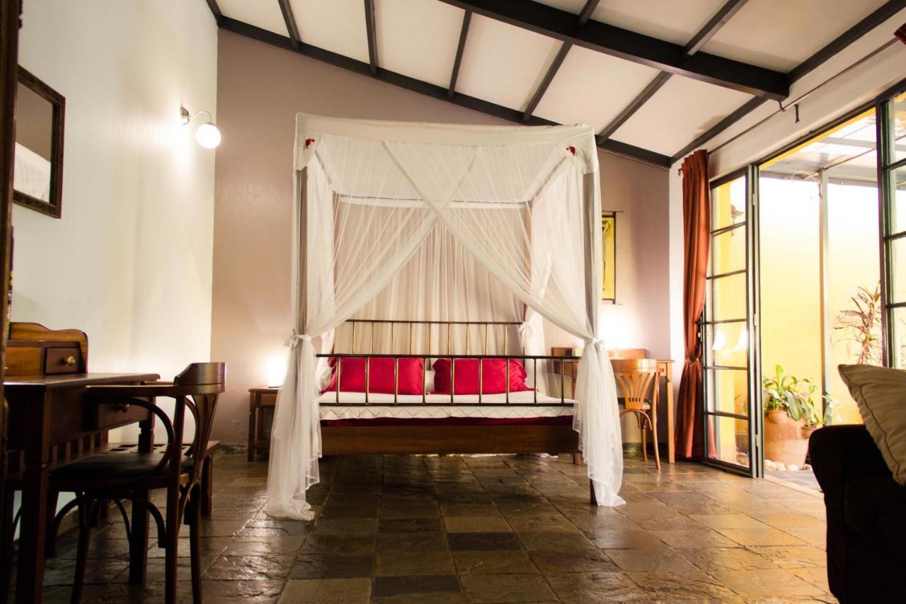 Hotel Bougainviller Кампала Экстерьер фото
