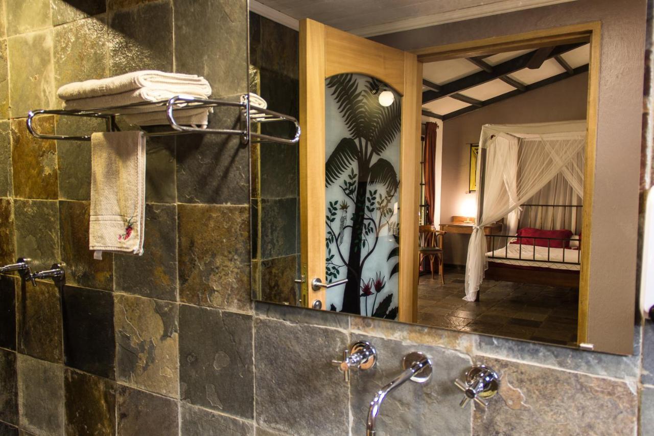 Hotel Bougainviller Кампала Экстерьер фото