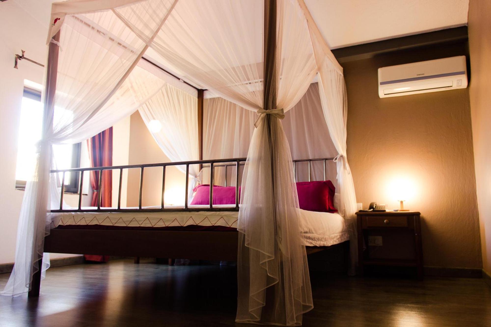 Hotel Bougainviller Кампала Экстерьер фото